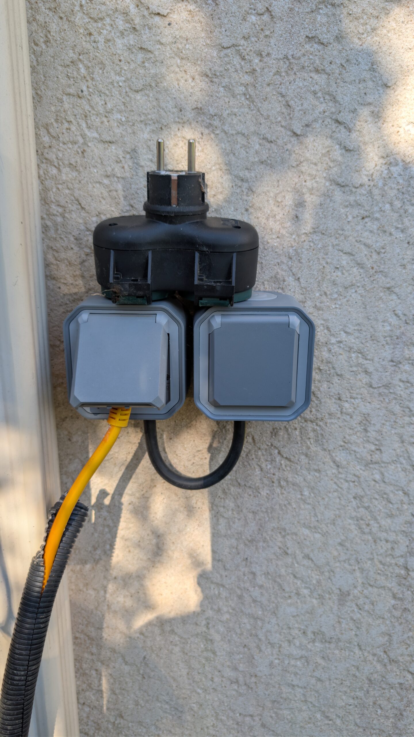 installation prise extérieure à Frières-Faillouël — intervention électricien Chauny